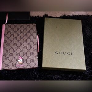 Gucci x Disney : Daisy Duck Gucci Journal, comes w/box, dust bag & more! ♡︎